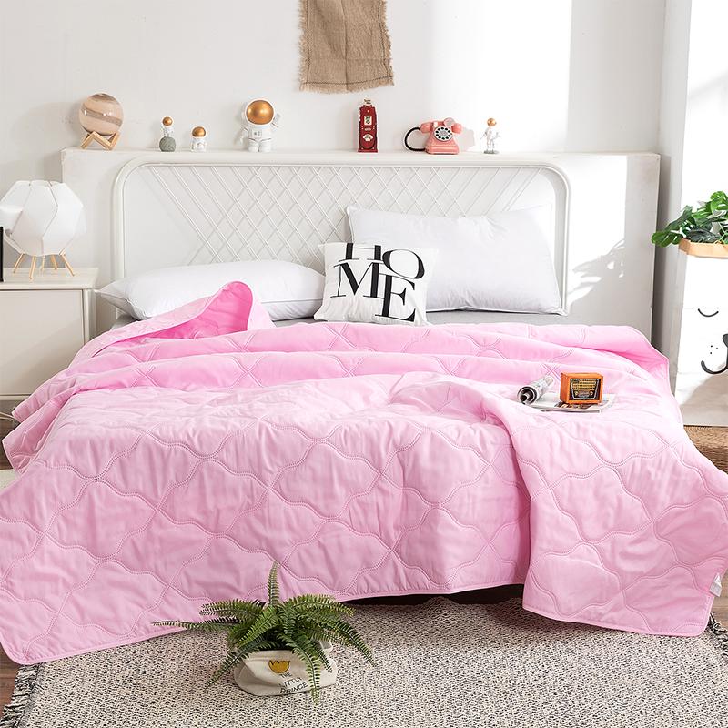 Factory Price Silk Blanket Silky Cooling Thin Quilt Summer Blanket Can  Machine-Wash Single/Queen/King Size