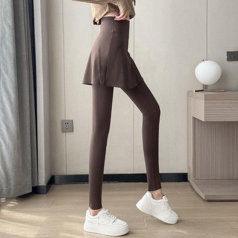 Damski Zestaw Sportowy Wysokiej Klasy Jesień/Zima 2024 - Strój do Jogi, Pieszej Turystyki i Biegania ze Spódnicospodniami.