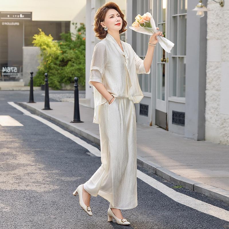 

Stylish Women s Two-Piece Set: 2026 Summer Collection with Five-Sleeve Top and Wide-Leg Pants XL (90-105 lbs)