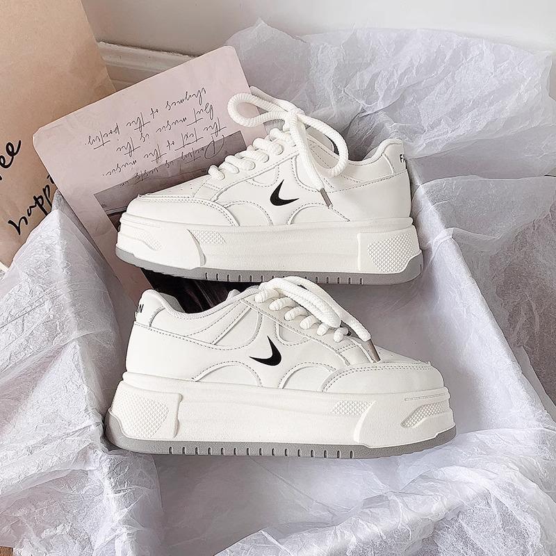 Popular Muffin Versatile Little White Shoes Women's Spring and Autumn Senior Feeling Thick Baseplate Shoes 2025 New Dad Casual Sports Shoes