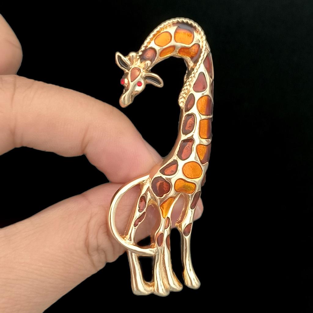 Stylish Enamel Giraffe Brooches for Women Unisex Animal Pins Friend Event Party New Gifts Jewelry Decoration Accessories
