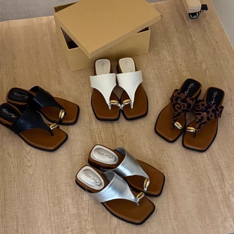 Fashion casual cover toe platform slippers women's summer wear 2025 new seaside vacation beach shoes Roman cool