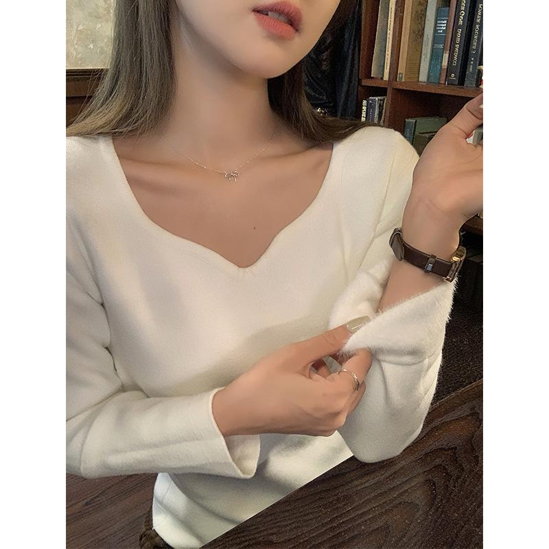 Square Collar Exposed Clavicle Knitted Bottoming Shirt for Women Autumn and Winter Long-sleeved Soft Waxy Sweater All-in-one Velvet Inner Top