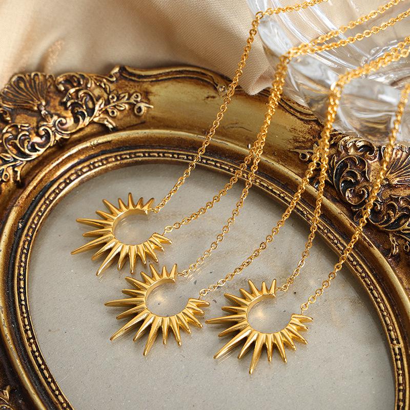 European & American Sunflower Pendant Clavicle Necklace, Titanium Steel 18K Gold, Luxury Jewelry for Women