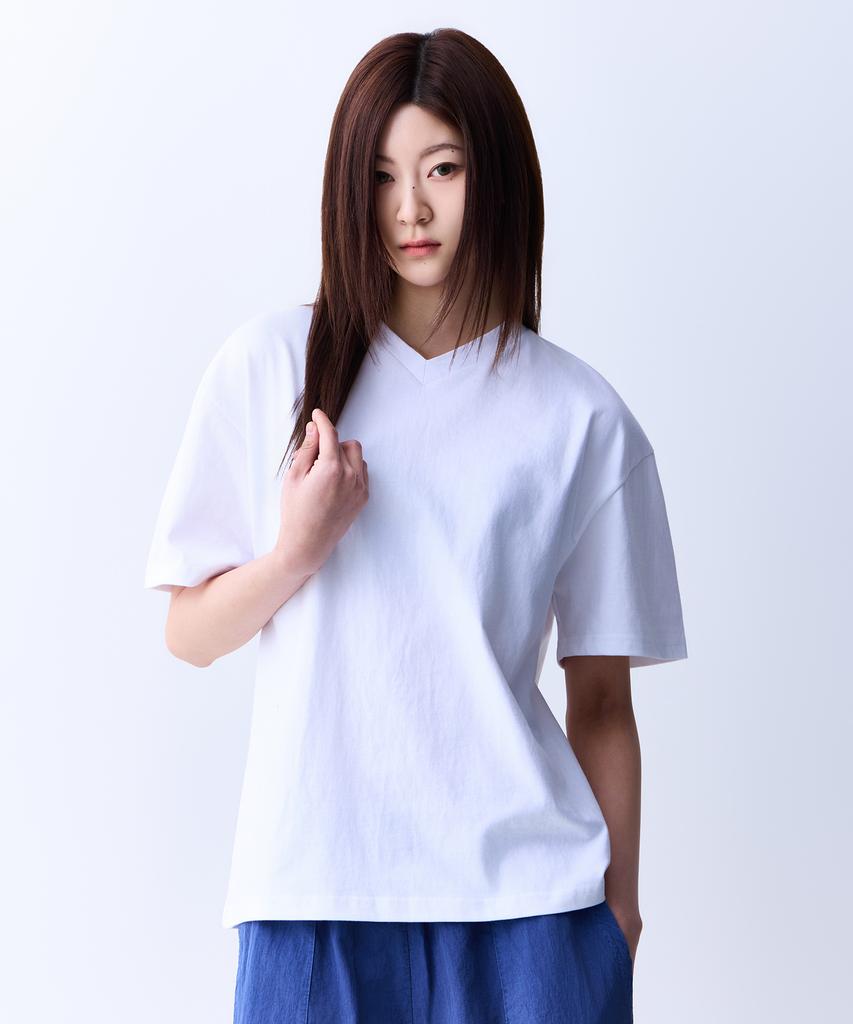 ADERNM Minimal Daily V-Neck T-Shirt White