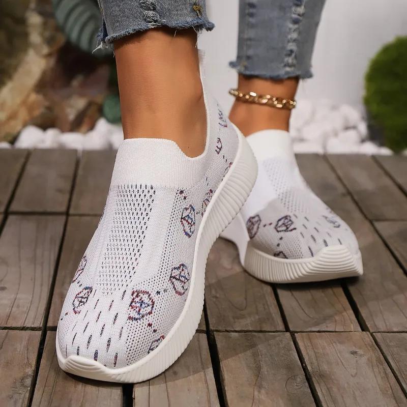 Fashion Women's Casual Shoes Round Toe Flying Mesh One Kick Large Size Shoes Women Leisure Breathable All-match 2025 Zapatillas De Mujer