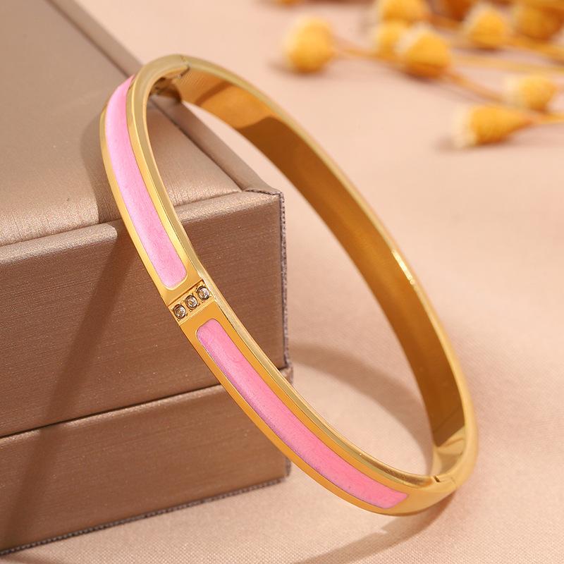 Hot-selling titanium steel bracelet, girls' high-end sense of fashion, popular light luxury in Europe and the United States, Gypsy star love diamond