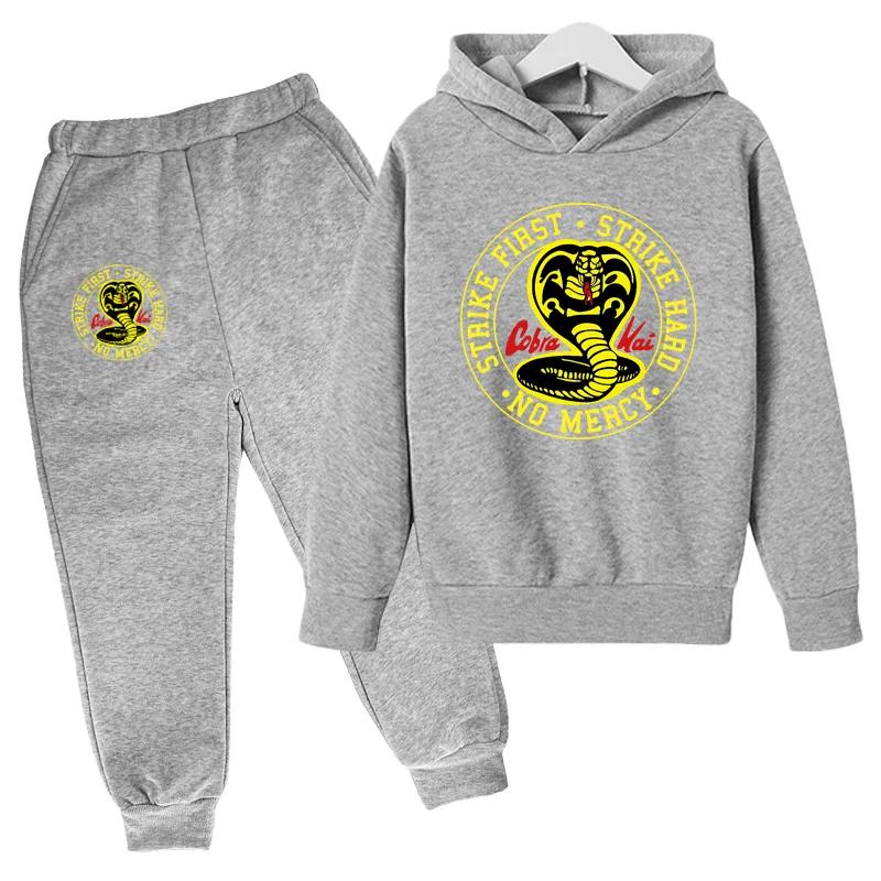 Frühling und Herbst Neuer Cobra Kai Hoodie Anzug Kinder Kapuzenpullover und Hosen Zweiteiliges Kinderbekleidungsset 4-14 Jahre Mädchen Jungen Kleidung