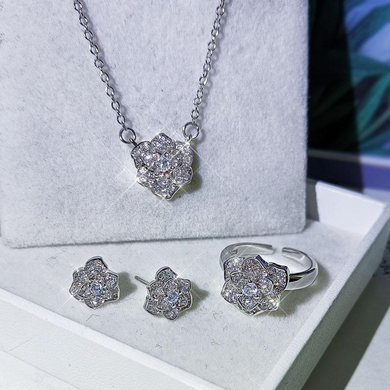 Three-Piece Collarbone Chain Light Luxury Super Fairy Flower Fairy Necklace Set Jewelry Brass