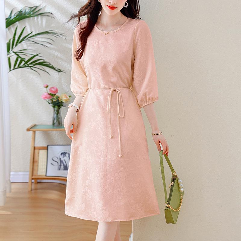 

A616 Женское жаккардовое платье с круглым вырезом и завязкой - Весна 2025 Medium розовый