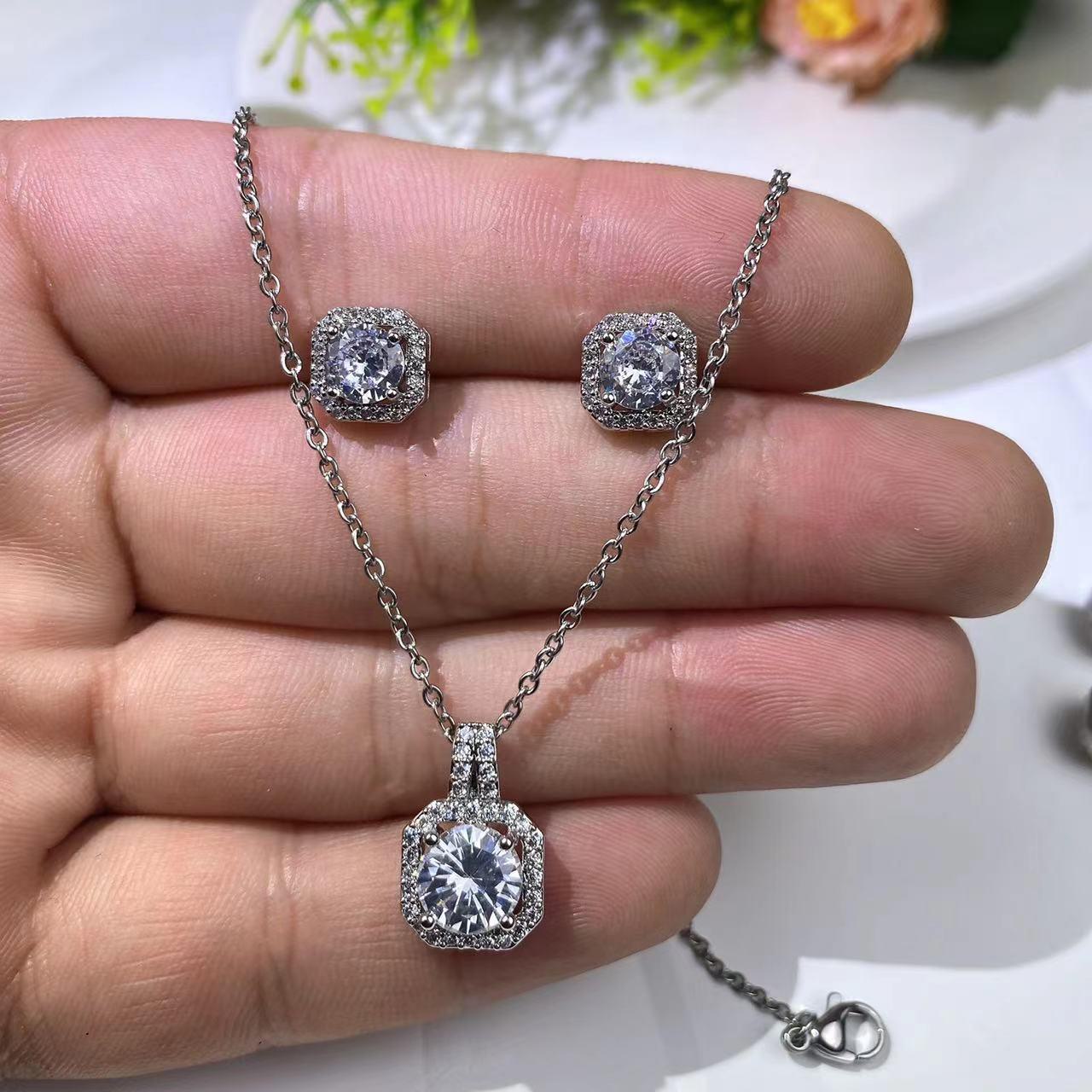 

Ожерелье с квадратной подвеской из циркония, инкрустированное медью, в европейском и американском стиле - модный и изысканный женский аксессуар pendant (without chain) белый