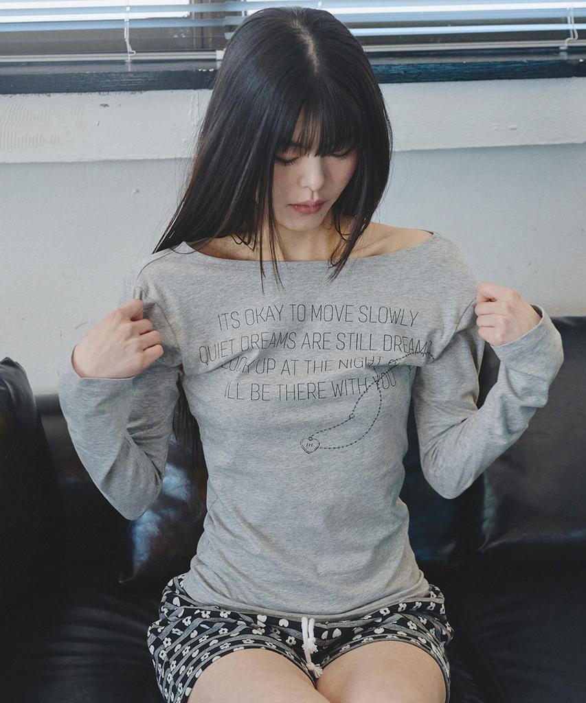 Mihebeu M Necklace Graphic Boat Neck Long Sleeve T-Shirt Melange