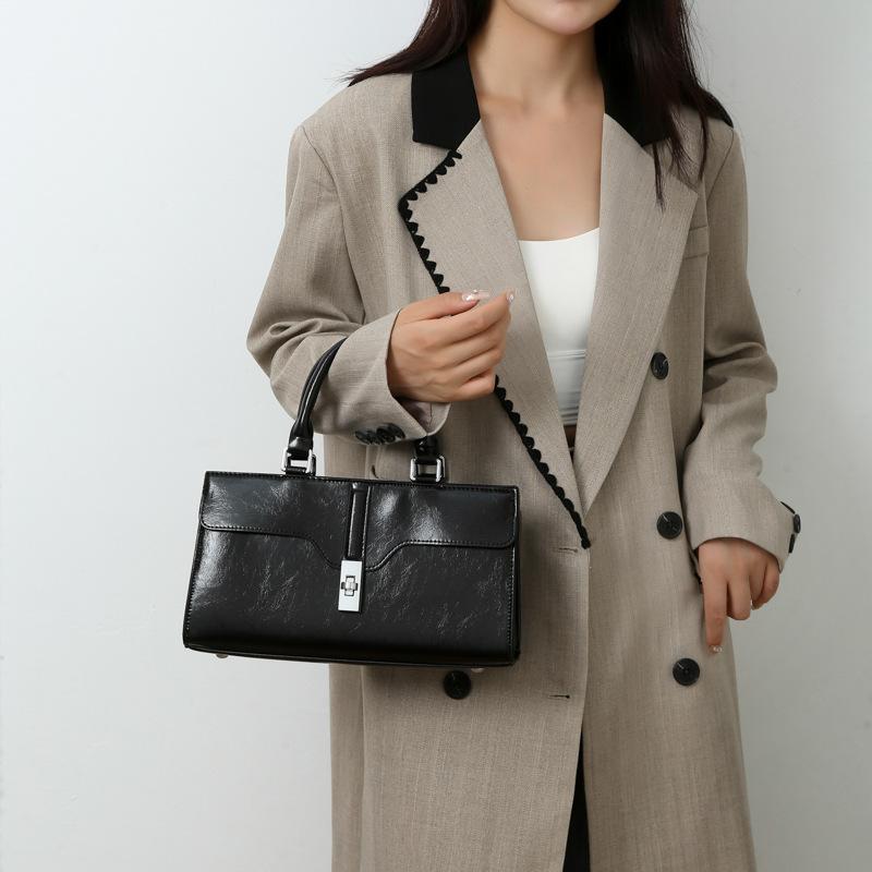 Niche design handbag bag women's new light luxury texture shoulder bag large capacity versatile messenger tote bag