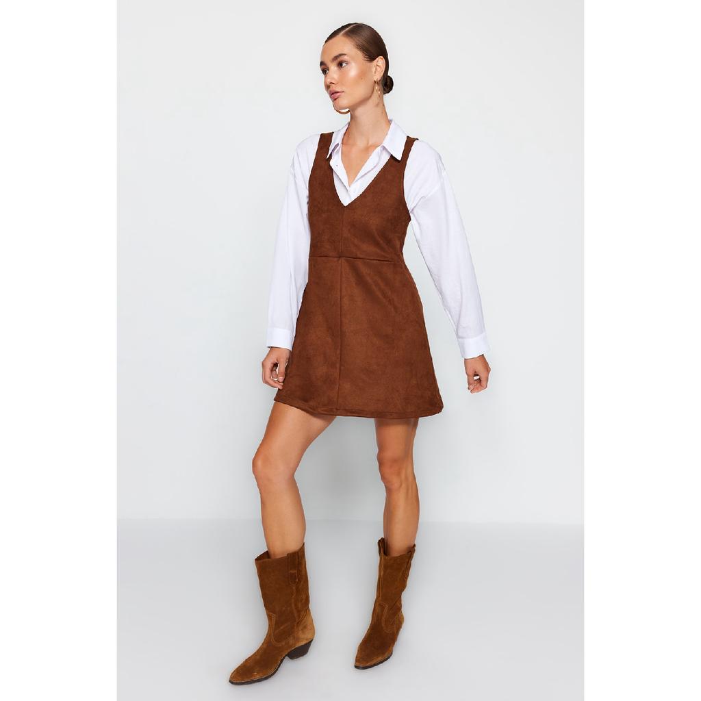 فستان جيليه سويدي قصير محبوك بني برقبة على شكل حرف V Twoaw24el00543