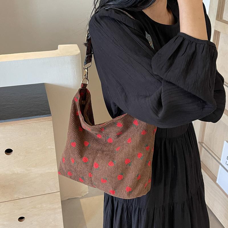 Personalized Fashionable One-shoulder Tote Bag New Beautiful Simple Strawberry Pattern Casual Summer Student Shoulder Bag