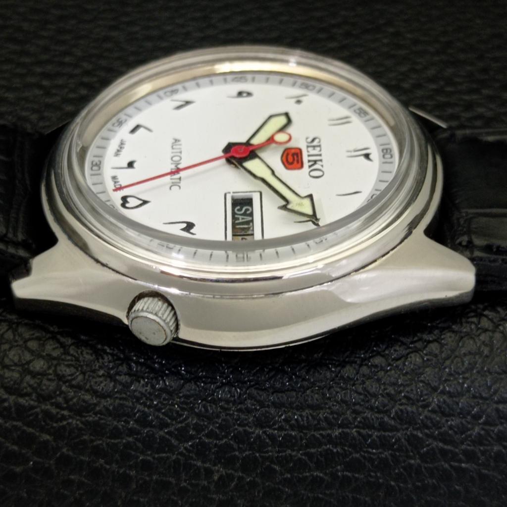 AUTOMATIC VINTAGE SEIKO 5 JAPAN 7005A MENS ARABIC WHITE DIAL WATCH A702440-5 R124-a702440