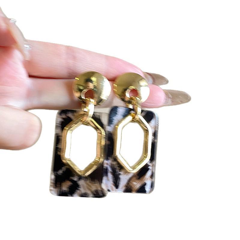 Silver Needle Resin Leather Leopard Geometric Flower Stud Earrings – High-End Autumn/Winter Fashion for Women