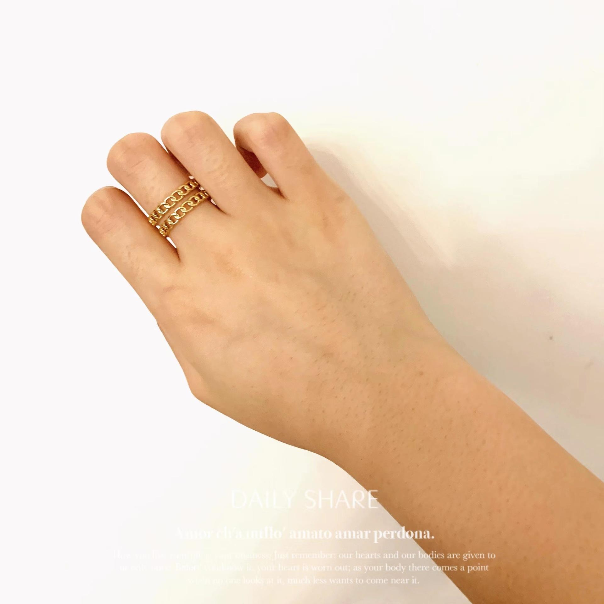 

Простое двухслойное геометрическое кольцо с полым краем, пара, модное универсальное кольцо из титановой стали с покрытием из 18-каратного золота для женщин opening adjustable золотой