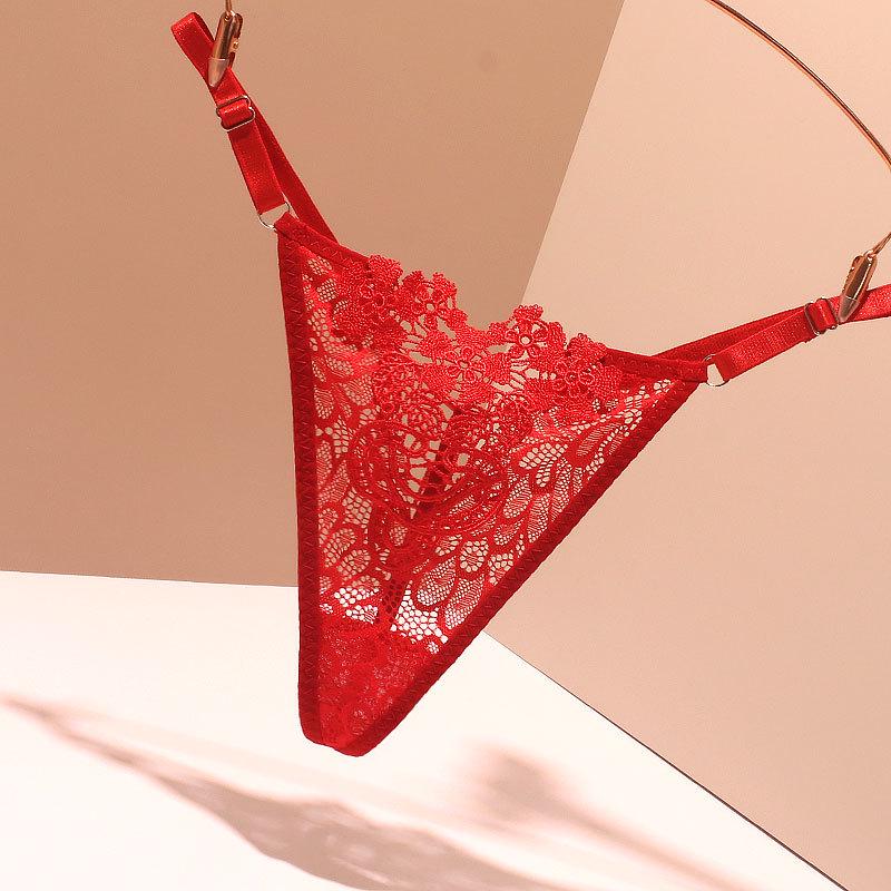 Verstellbarer bestickter String mit dünnen Trägern