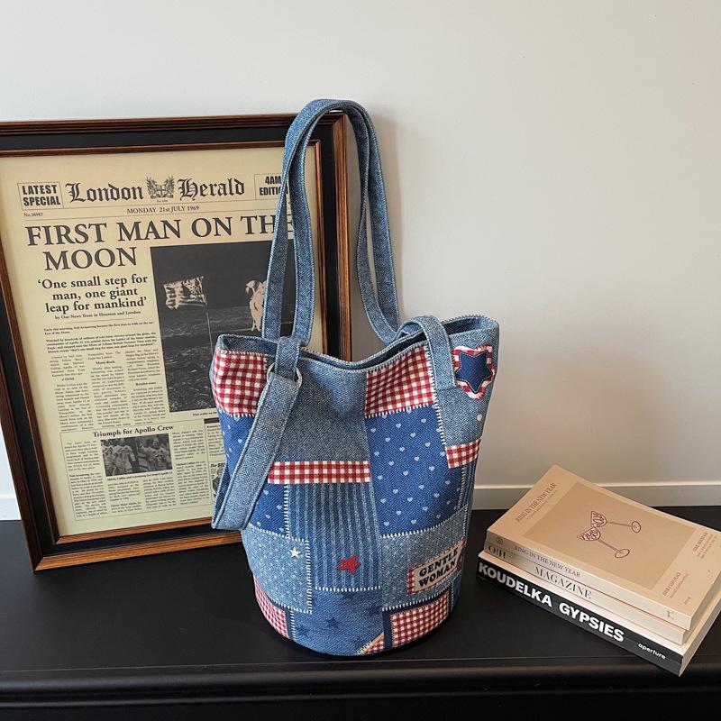 

Gentlewoman Denim Bucket Bag - 2026 Small Niche Fashion Letter Shoulder Tote for Women червоний