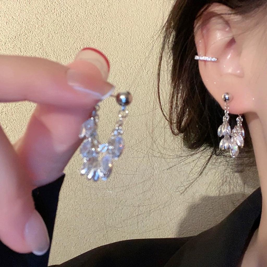 Silver Needle Rhinestone Leaf Tassel Stud Earrings for Women - Elegant, Fashionable, Niche Design Jewelry with a Luxurious Feel