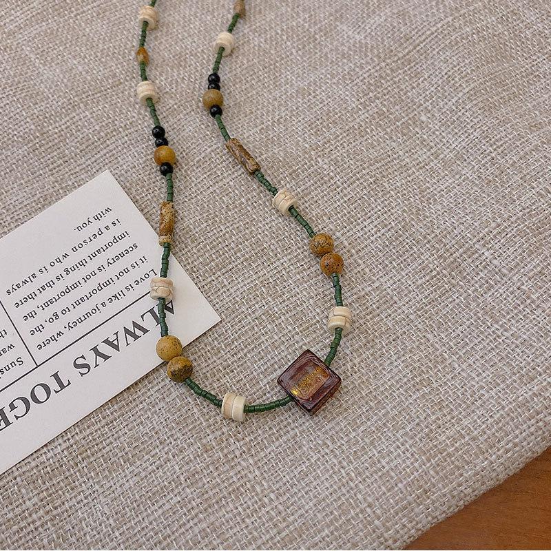 BLINGBAY Damen-Anhänger-Halskette, braune quadratische Perlen-Halskette, Damen-Chinese-Retro-Kunst-Pullover-Kette, Maillard-Accessoires, Schmuck, Geschenke