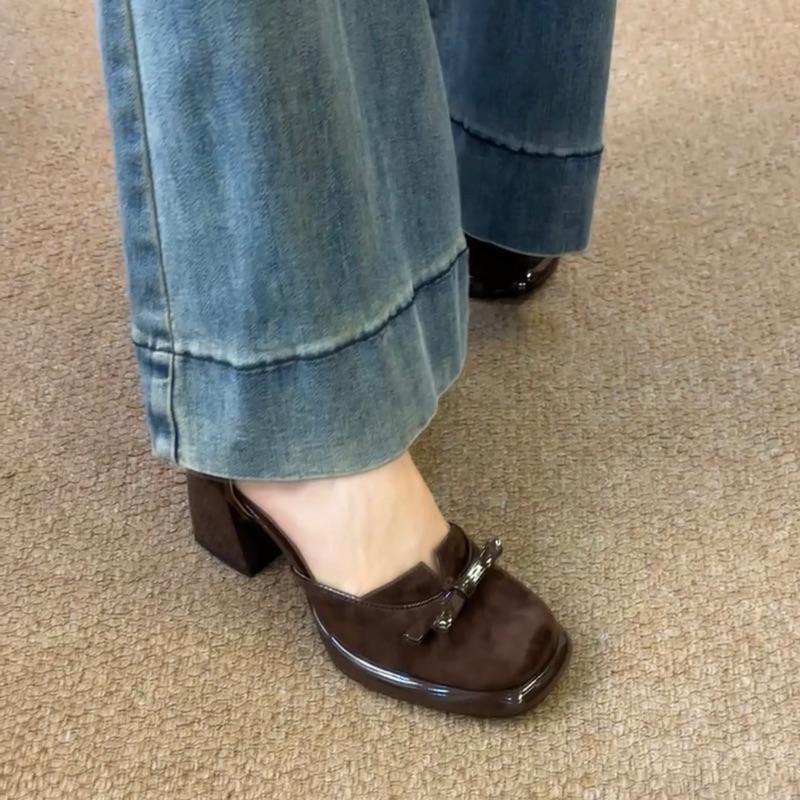 Retro boty Mary Jane na silném podpatku 2025 jarní nové jednoslovné zapínání na přezku vysoký podpatek neunaví nohy duté sandály s uzavřenou špičkou pro ženy