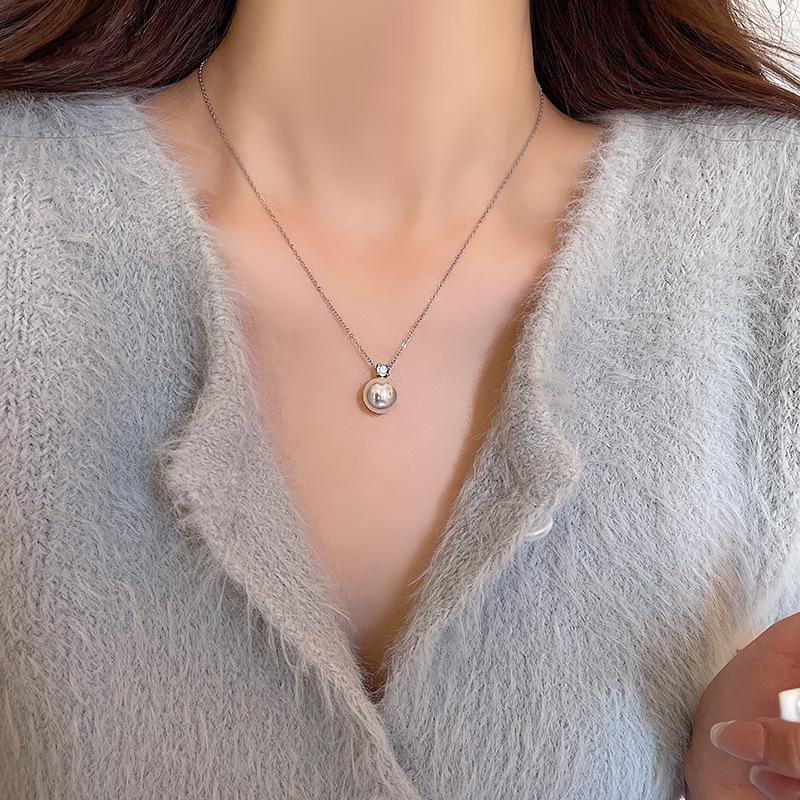 Elegant Gray Pearl Necklace for Women: Simple Luxury with Zircon Clavicle Chain – Versatile, Chic, and On-Trend