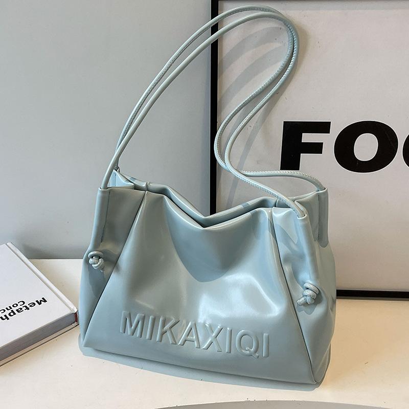 

Korean version of the new ins style simple student class advanced sense soft leather tote bag niche casual versatile shoulder bag