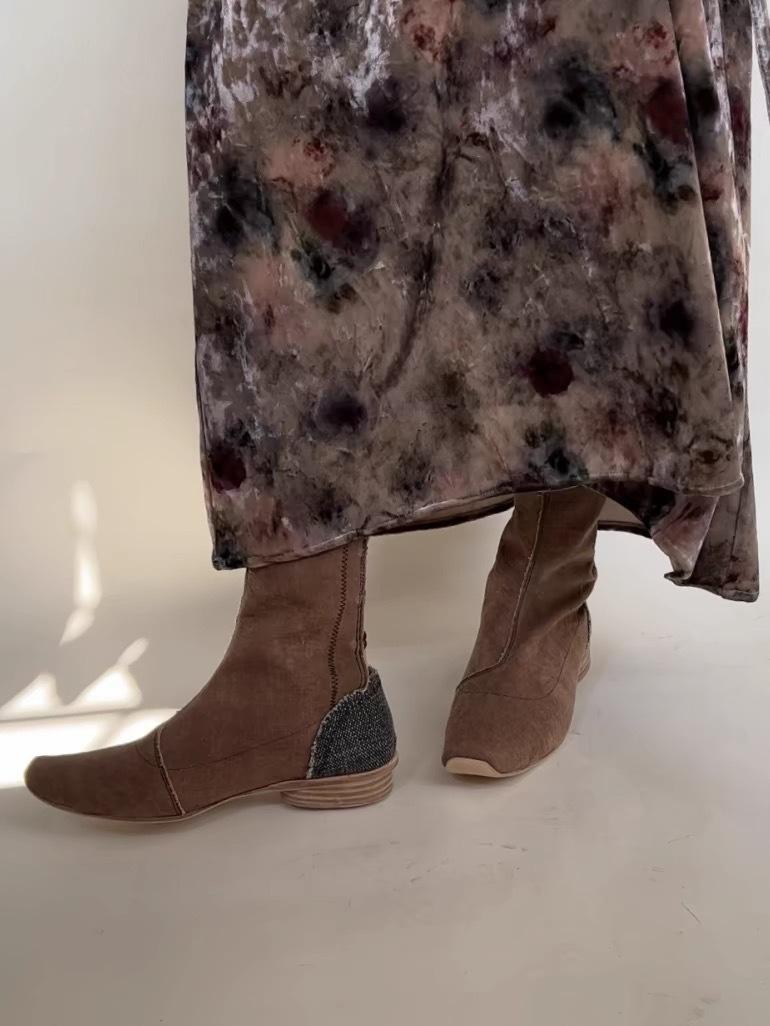 

Retro new Chinese style niche design shoe tail hollow button short boots women s 2025 new thick heel Martin boots 40 коричневый