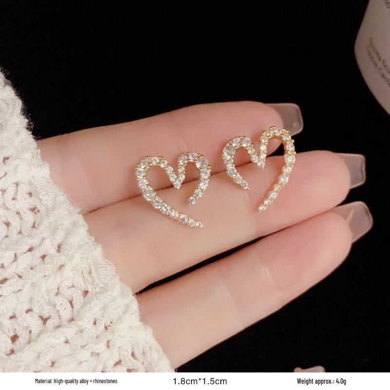 French Retro Pearl Plaid Earrings: Luxury Korean Studs for Women
