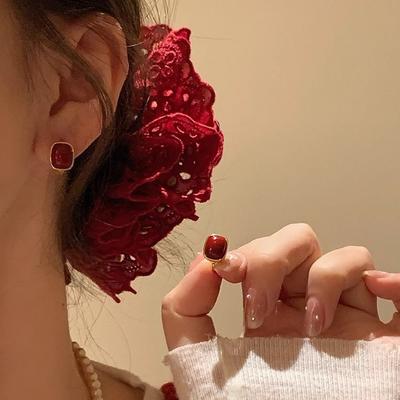 Ankola Rot Kleine Duftende Temperament Quadratische Perle Ohrbügel Leichter Luxus Personalisierte Ohrringe Temperament Vielseitige Ohrringe Frauen
