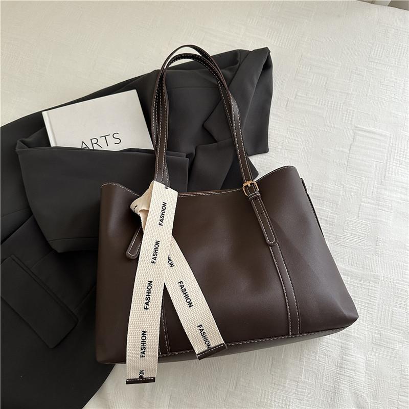 

Large capacity bag 2025 new simple solid color women s bag fashionable commuter shoulder bag college student class support bag