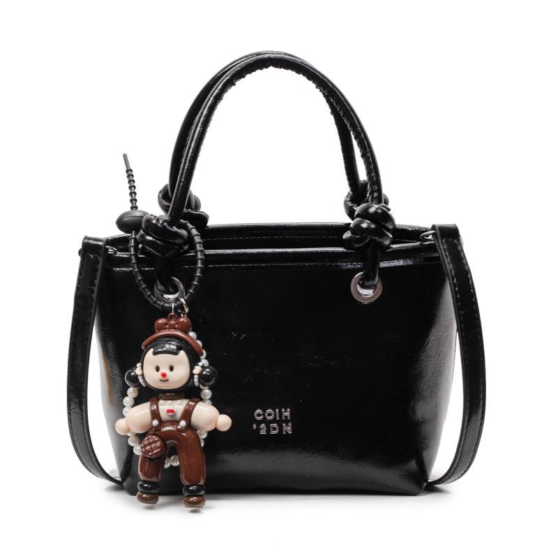 2025 new Korean simple oil wax leather portable bucket bag fashionable versatile solid color foreign style commuter messenger women's bag