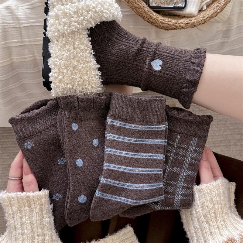 Coffee-colored Wool Socks for Women, Mid-calf Socks for Autumn and Winter, Thickened Cashmere Warm, Retro Heart-shaped Striped Long Socks