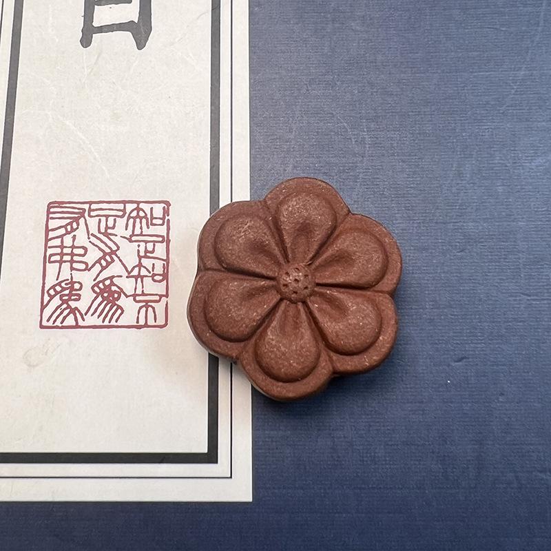 High-Quality Natural Fragrance Plum Blossom Car Pendant Aromatherapy Ornament