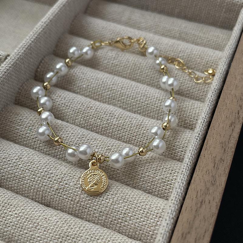 Retro Baroque Imitation Pearl Portrait Bracelet Female Niche Design Sense Hand String Couple Personality Temperament Hand Accessories