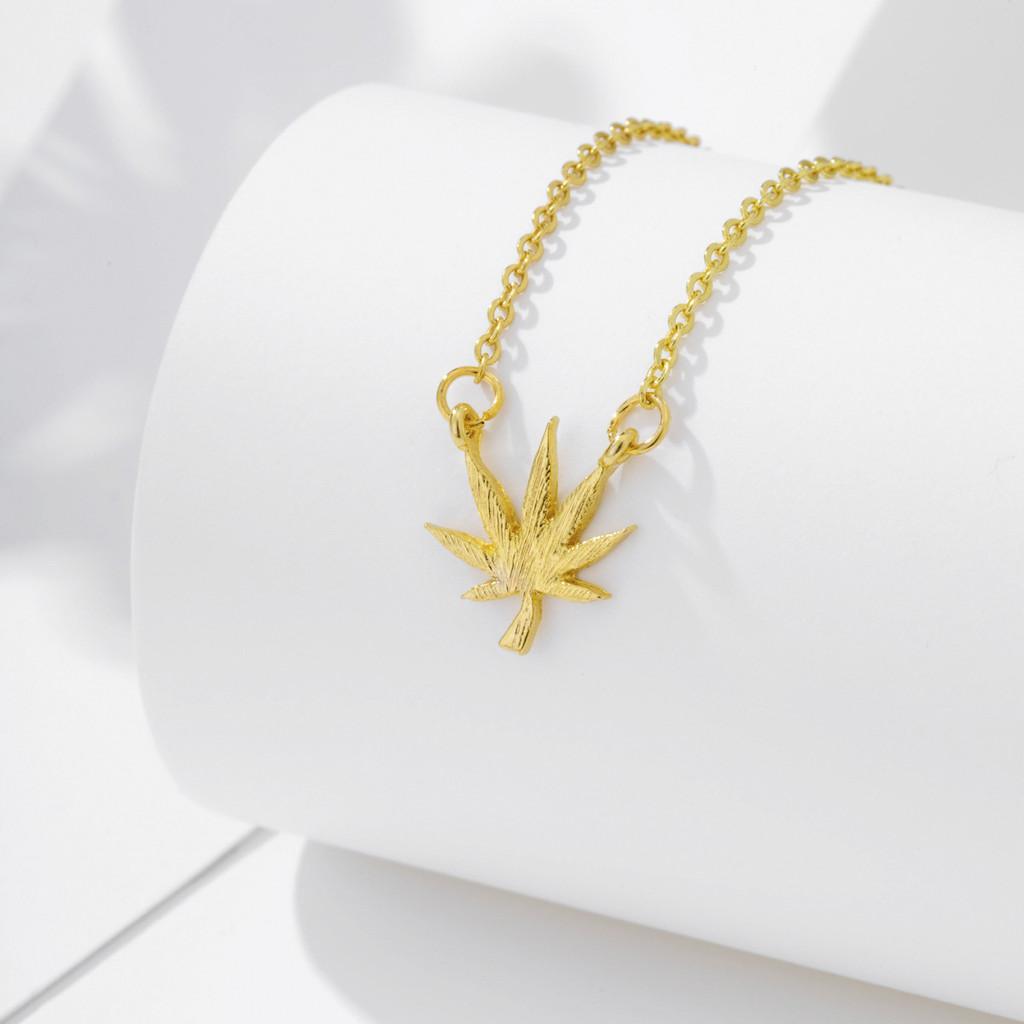 Beautifully Alloy Crafted Moon And Leaf Pendant Necklace With Dazzling Embellishments Rhinestone