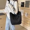 Stylish Lightweight Large Capacity Commuter Tote Bag For Women Trendy Canvas Shoulder Bag