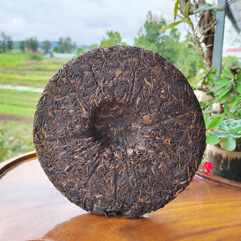 Pu'er Old Raw Tea Menghai Seven Cakes Yunnan Gedeng Yiwu Aged Old Raw Cake