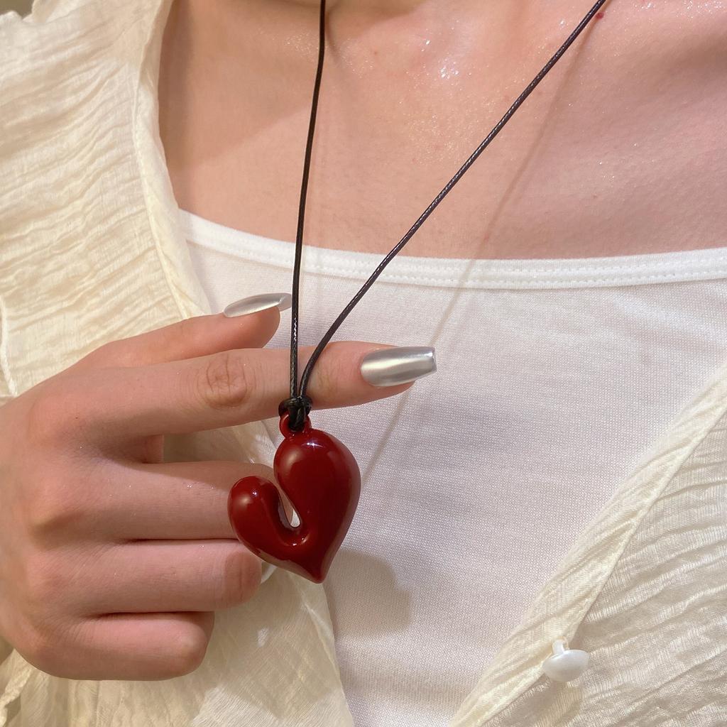 Valentine's Day Gift Party Gift Red Heart Pendant Necklace Vintage 80s Love Inspired Choker Romantic Heart Necklace for Women