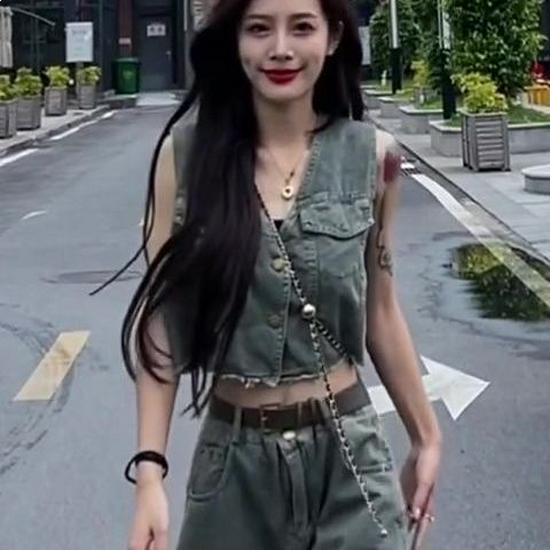 

Hong Kong Retro Denim Women s Summer Two-Piece: Frayed Sleeveless Vest & High-Waisted Wide-Leg Pants S (Recommended below 95 lbs)
