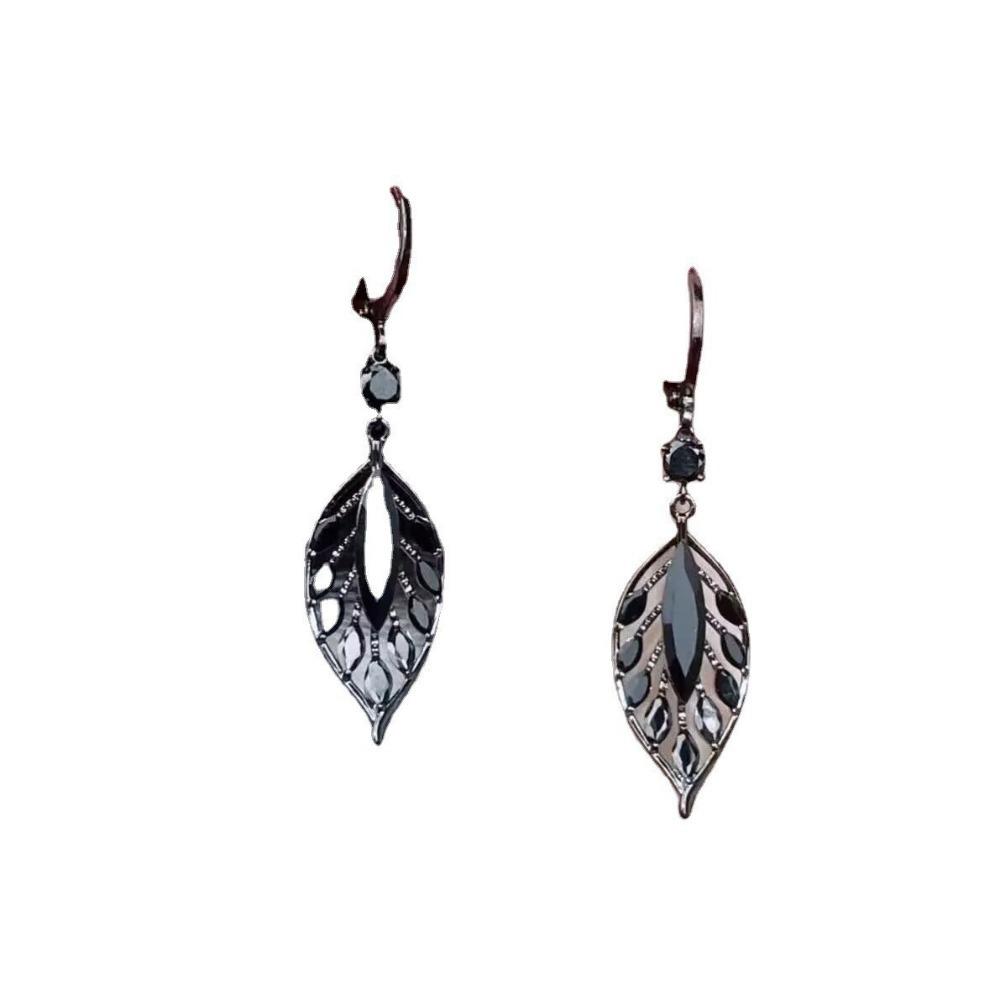 Retro Exquisite Black Hollow Crystal Leaf Drop Dangle Earrings for Women Personality Design Korean Earrings Party Jewelry Gift