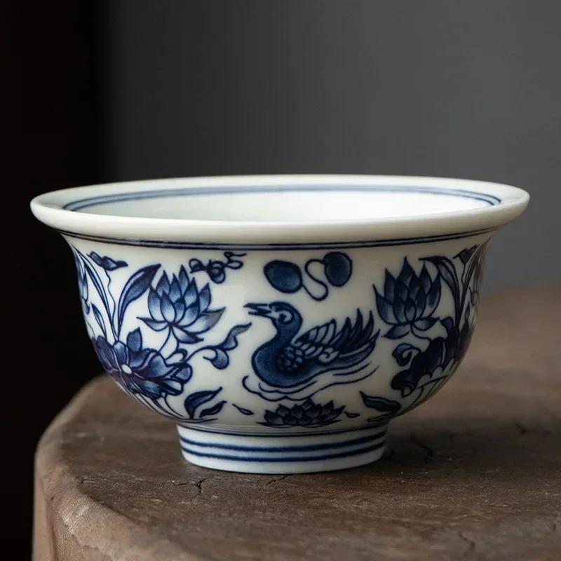 

1 PC Chinese Retro Blue and White Porcelain Teacup Hand-Painted Ceramic Tea Bowl Travel Meditation Cups Handmade Tea Set 120ml 9.5x5cm 120ml