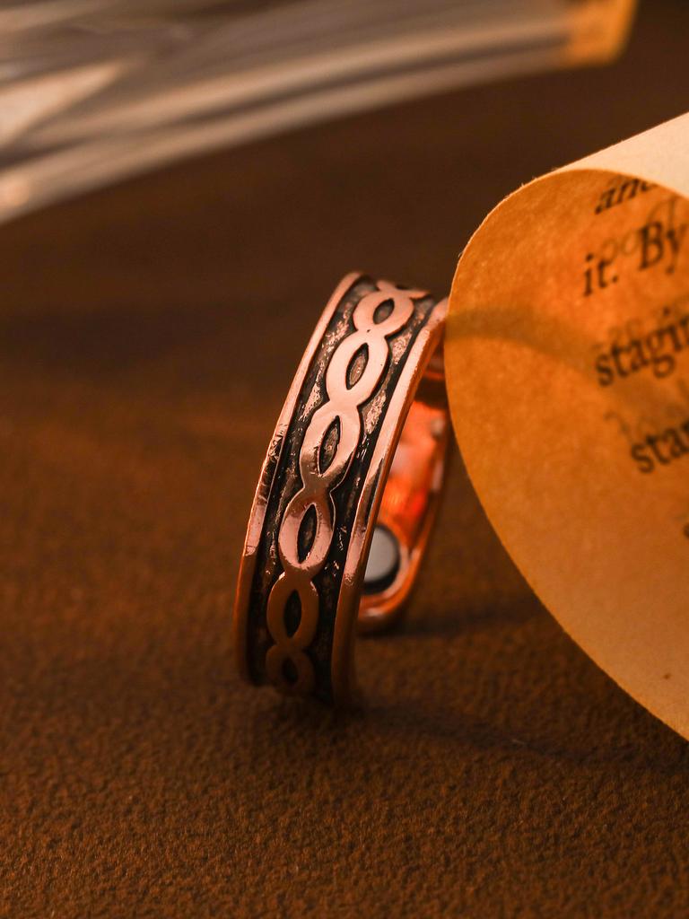 Miedziany Magnes Retro Pierścionek Modowy Atmosferyczny Wysoki Smak Wygrawerowany Wzór Totem Otwierany Pierścionek