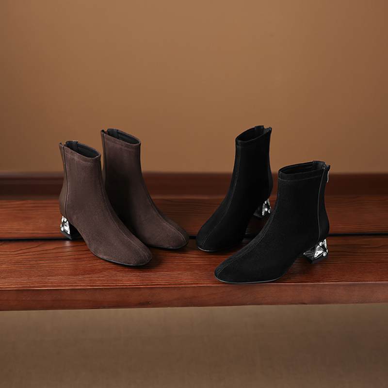 Krazing Pot Cow Suede Nubuck Winter Round Toe Chelsea Boots Med Heels Zipper Crystal Heels Women Ankle Boots