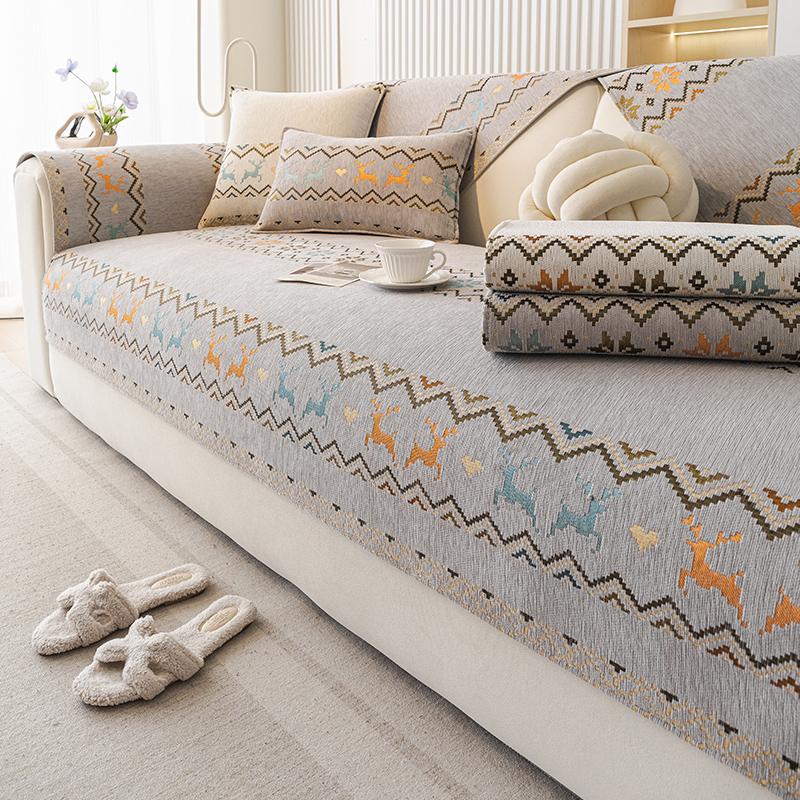 

1PC Luxury Chenille Sofa Cover Christmas Corner Sofa Slipcover Home Non-slip Couch Towel Protector Cover for Living Room A 70x70cm