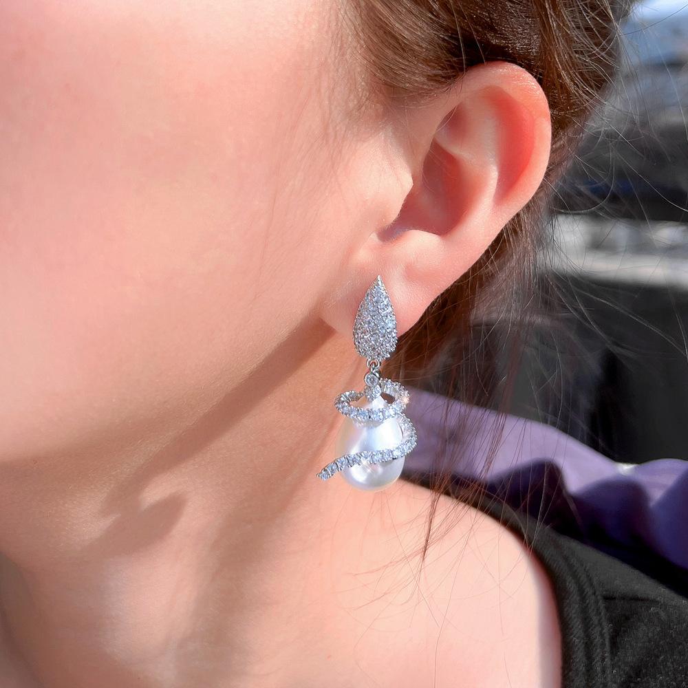 French Texture Light Luxury Geometric Lines Pearl Earrings Slightly Inlaid Zircon Design Earrings Autumn And Winter