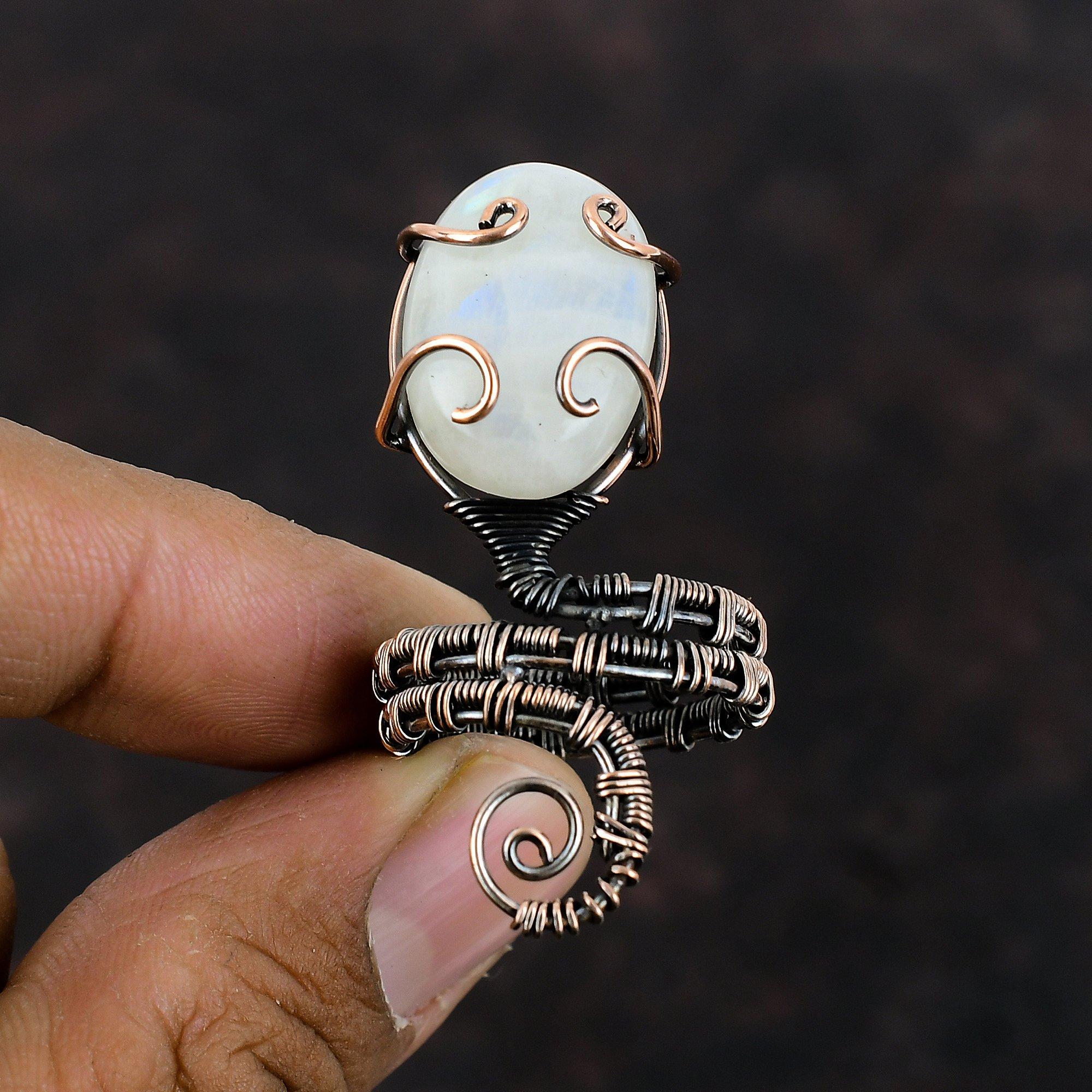 

Кольцо с радужным лунным камнем Медная проволока Кольцо с драгоценным камнем Регулируемое кольцо Медные украшения ручной работы Дизайнерское кольцо для подарка Ювелирные изделия в проволочной упаковке Adjustable