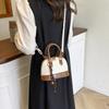 Die Handtasche ist modisch und retro, die Umhängetasche ist stilvoll und die Crossbody-Muscheltasche ist stilvoll